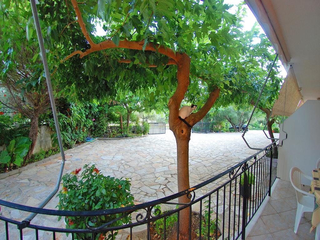Emilia Apartments Trapezaki  Kamer foto
